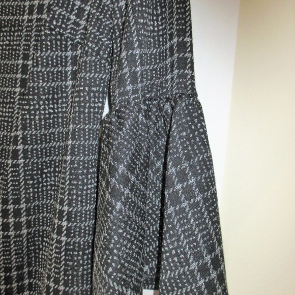 CALVIN KLEIN BLACK & WHITE BELL SLEEVE DRESS NWT - Picture 3 of 11